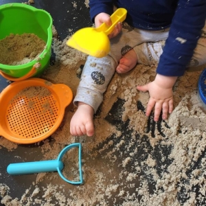 SAND • Super simple but lots of fun. Put sand into the the tuff spot with beach toys. So much play, digging, drawing, pouring, brushing, patting, rubbing, exploring. It’s never to young to start using a dustpan and brush to help clear up as well. #