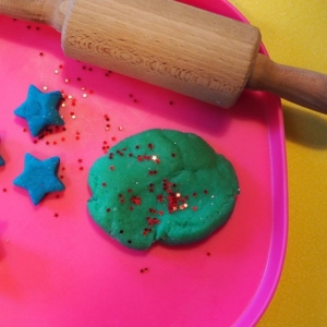 Emerald & Blue play dough ~ here’s the colour, made with Brusho powder, such vibrant colours & non-toxic.