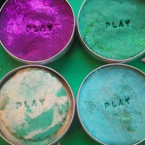 ️Homemade playdough ️By Harriet + Violet. Our new website will not only have even more super printable resources, it will share & sell lovely learning toys + resources. If you fancy some homemade play dough these cost £5.00 per tin including post + packaging. They come in a handy tin so they can travel anywhere & keep a toddler entertained. DM if you’re interested