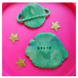 SPACE THEME // Fancy making some space themed play dough? Try this quick simple recipe. Link up top…or use ☄️Learn part of my website to get the instructions. ☄️ Chemical free
