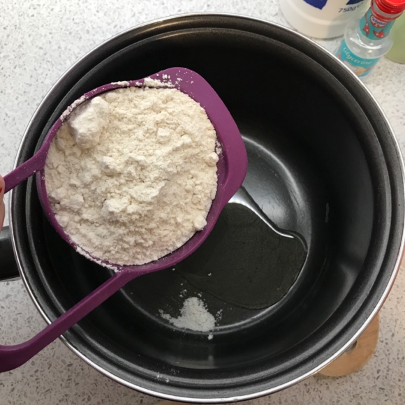 tipping flour