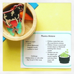 Phonics Mixture ~ phonics game. Children create their own magic mixture of sound soup, children can choose objects with different sounds to pop into their bowl. Children could draw their magic mixture.