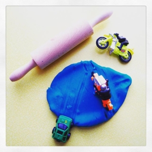 Making tracks // it’s great to use mini cars or bikes to create marks with paint. Try to create marks into play dough with different toys. This can get a little messy and the challenge was to remove the play dough from the wheels.