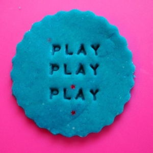 • Play Play Play • Now schools have finished it’s time to have the children at home. What will you be doing this holiday? If you’re stuck for ideas for ideas have a look at my blog. Link in bio. One thing to try today would be a play dough or salt dough recipe. I’ll pop some recipes + ideas in my stories from my Play Dough Play Pack. . . . . . . . .