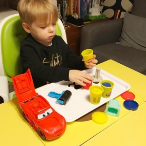 Fresh play dough • ah this time last week it was unmixed and not played with. Now it’s a golf game (see stories). Have a great new week, whether you’re returning to work or starting something new. Today I’ll be waiting for a nap time to start designing my new teaching resources. . . . . . .