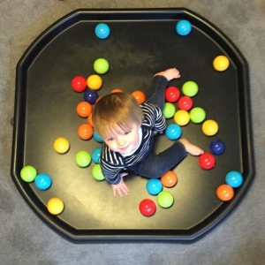 Tuff Spot • My dad calls this a cement mixing tray so was confused why it was in my living room. I love it, so many different activities to use it for, many of which are easy to set up. This one is from over two years ago, just chucked some plastic balls into it. If you’re looking for something more challenging then check out my blog a couple of activities on there, when I had time to write a little more. I’m now looking through past photos of baby R, I’ll share some on stories with simple tuff spot set ups. Hope you’re having a fun Monday! . . . . . . . .