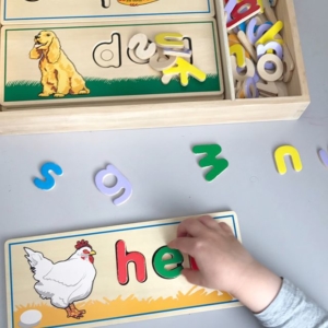 Phonics printables are the most popular teaching resources being downloaded today. On Fridays I’ll make them so I can answer questions and share ideas on how to support children with reading. What do you want to know? DM me any questions or jot them below. . . . . . . . Children most importantly need to enjoy reading and can do this by learning different strategies to help them (reading ahead for sense, using picture clues, understanding the text, reading sight words). Phonics is just one part of this.
