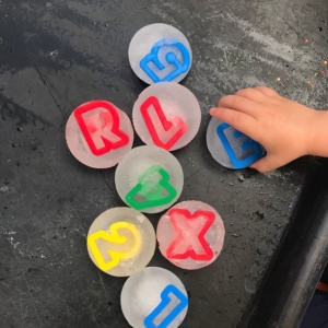 Ice Play With the days being warmer I’ve been using ice a lot. I found it really encouraged talk; vocabulary, adjectives and describing what he was doing. Swipe to see . •First one is playdough cutters, letters + numbers into a cake tin to freeze – great to identify difference between numbers + letters as well as locating letters in their name. •My son is really into shiny jewels so have just popped this in water and glitter to freeze – The jewels can be reused. •I had some ice I’d forgotten at Halloween, I’d popped in plastic bats, food colouring and glitter into sandwich bags and frozen them. These make larger blocks of ice perfect for smashing open. • The last picture shows chalks being drawn onto the ice, this is something he did himself. What a great idea! What other ways have you used ice? . . . . . . . . . . .