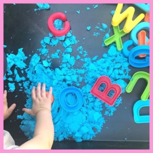 Kinetic Sand .… We’re spending most of our time outside so thought we would try something different. This is moving sand, acts like wet sand but it’s dry. I’m unsure of the science behind it but it’s great fun. I saw @littleshopforscholars use it on the take over of @childcare_adventures so have given it a go. Can’t wait to try it with different resources. This blue would work well with an ocean scene but at the moment we’re using letter moulds. … An alternative is cloud dough before (flour + oil 3:1 ratio) which is similar but a much finer texture. Gives a good sensory experience but not quite the same. … Have you used kinetic sand in schools? . . . . . . . .