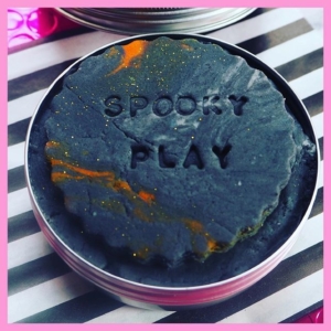 Spooky playdough – I love making playdough, I guess it’s because I can make it better than I can cook. This black playdough is fantastic to pop into a tin and take out and about. It can keep a little one entertained and it keeps it airtight. A few ideas for spooky playdough ready for next month; making bats + decorating, creating pumpkins, spiders, making witch hats, cats or a Halloween monster. What do you little ones make with playdough? Recipe used: • 1 cup flour •1/2 cup salt •1 cup of water •2 tbsp oil •2 tsp creme of tartar I made it black using Brusho powder, you could use icing colour or food colouring but often they aren’t as dark black.